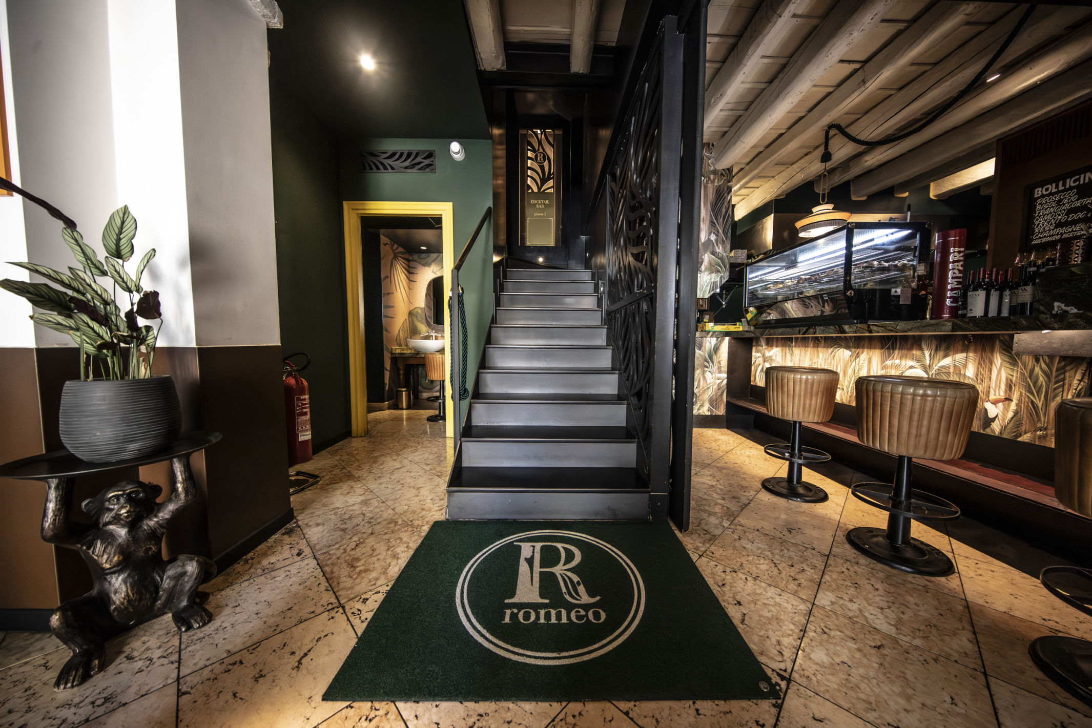 Arredamento metallico e scala