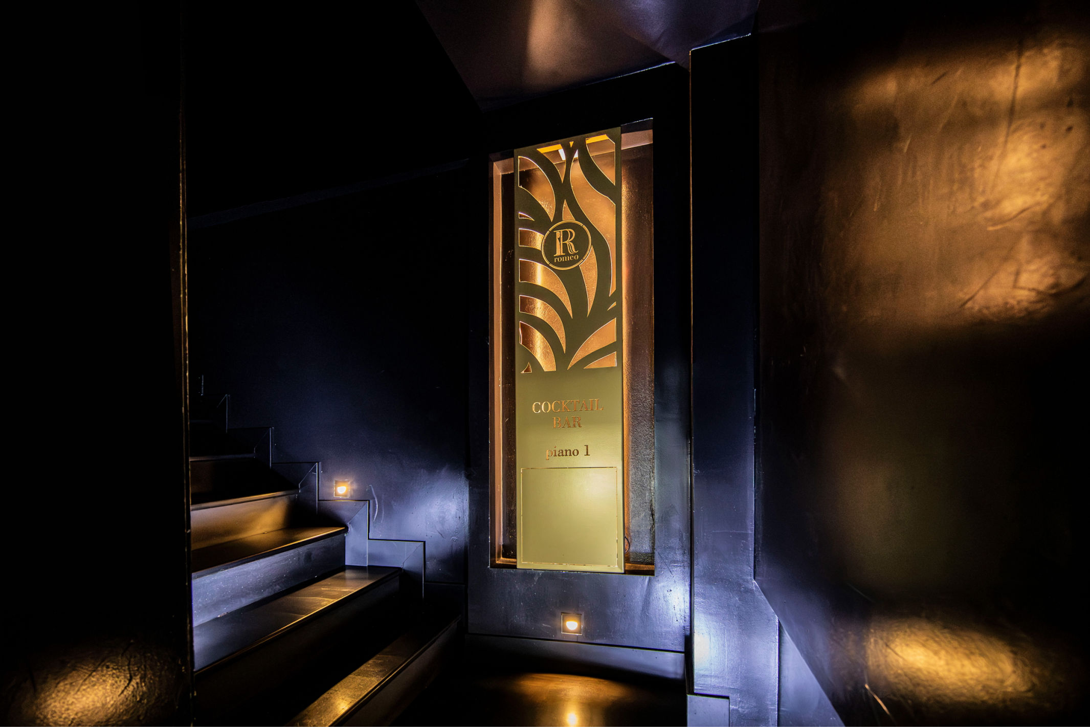 Insegna Cocktail Bar Romeo